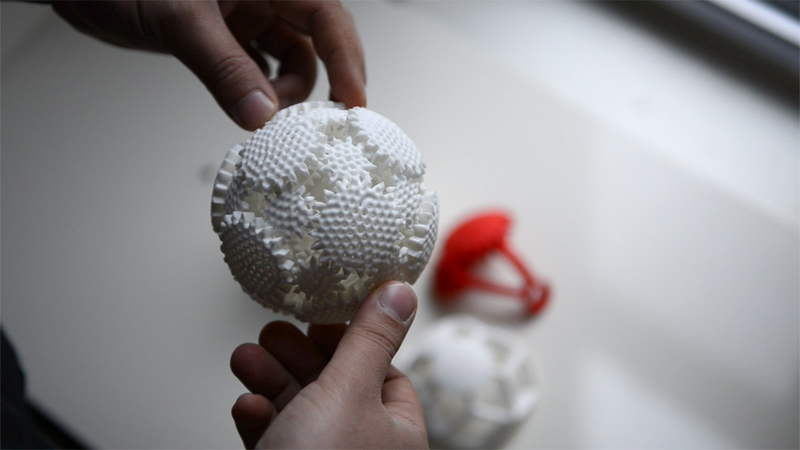 Illustration for article titled Esta sorprendente esfera esta hecha de múltiples ruedas impresas en 3D